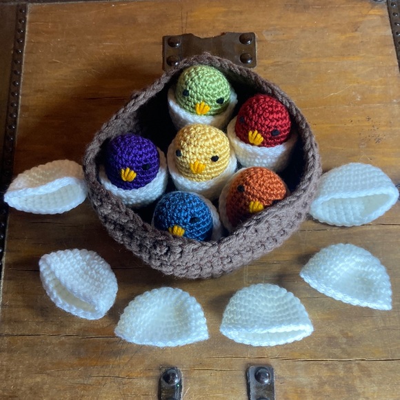 Chicks and eggs in nest crochet - Picture 3 of 10